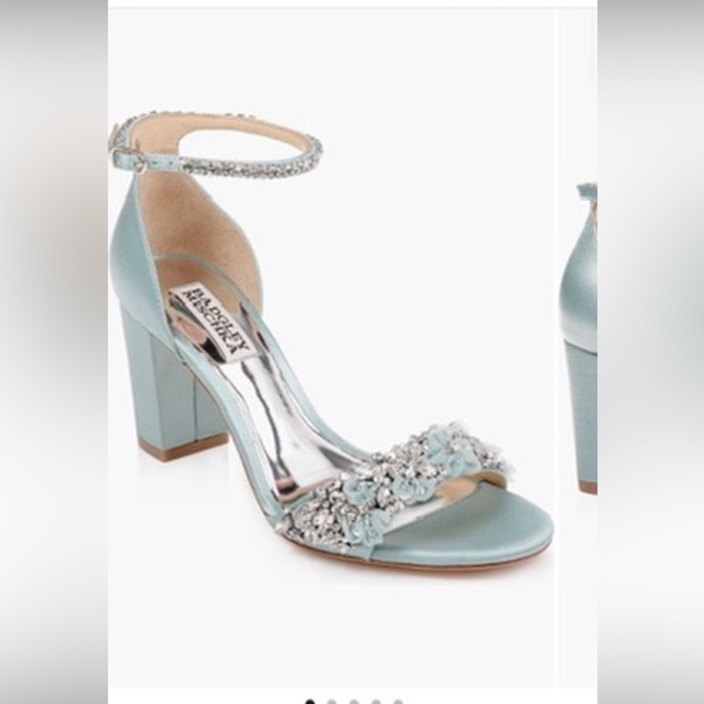 Badgley Mischka
Finesse